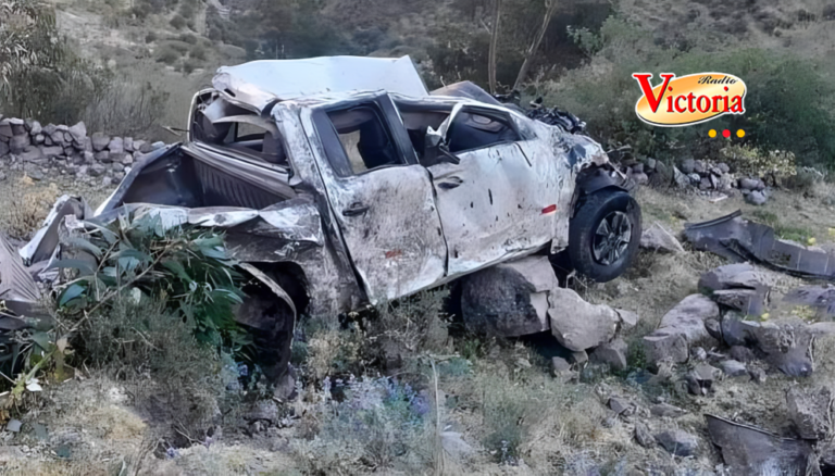 Arequipa: Camioneta con productos de Qali Warma cae a un barranco en Puyca