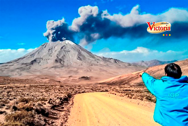 Volcán Ubinas continúa con emisión de cenizas y con nivel de alerta