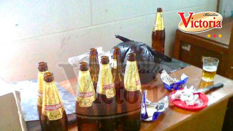 Obrero bebe licor con una mujer que acaba de conocer y termina sin sus pertenencias