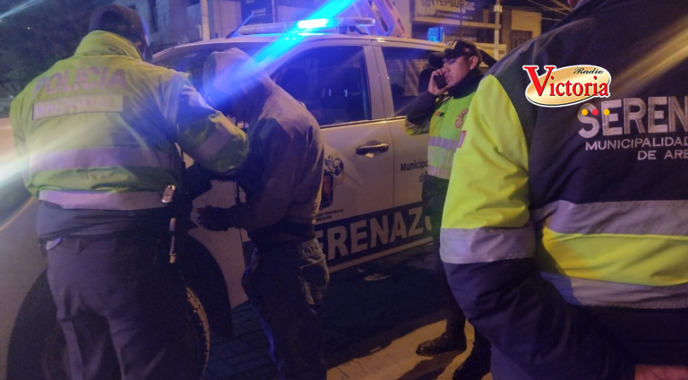 Arequipa: Intervienen a presunto ladrón de reflectores en la Av. Independencia