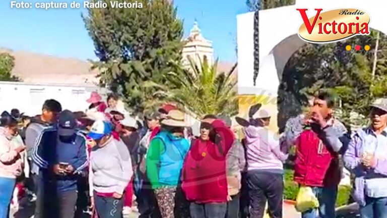 Padres del colegio Divina Providencia exigen al alcalde de Socabaya reconstruir aulas