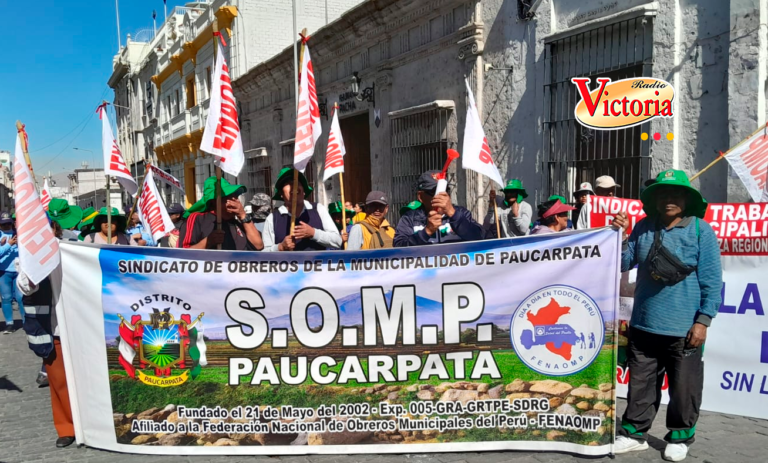 Por sexta vez obreros municipales protestan para pedir derogatoria del D.U. 06-2024