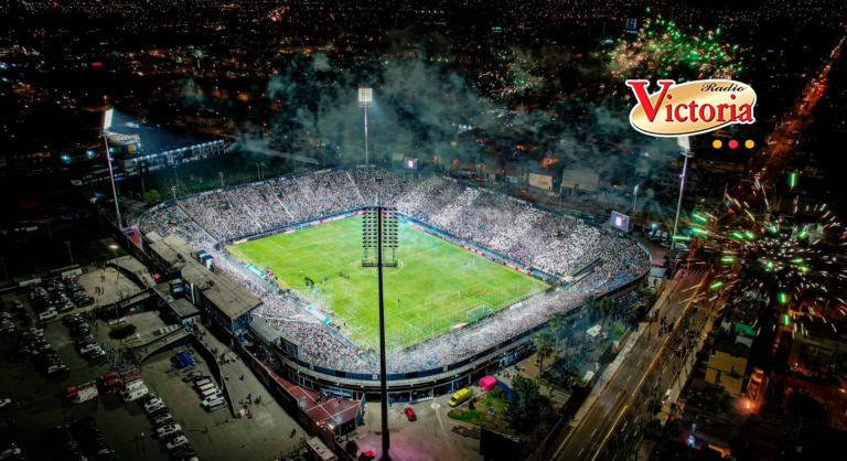 Indecopi sanciona al Club Alianza Lima por apagar luces y por ingreso de bengalas a su estadio