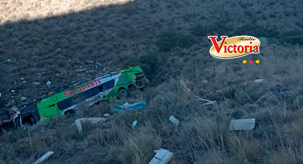 Bus se despista y cae a un barranco en la vía Arequipa-Puno