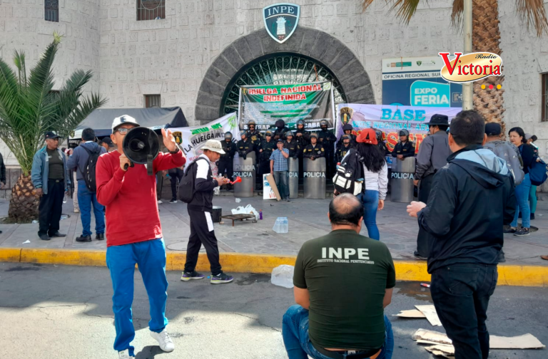 Trabajadores del INPE en su cuarto día de paralización nacional indefinida