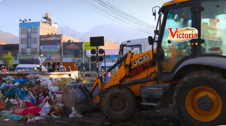 Arequipa: Recogen más de 35 toneladas de desechos de la plataforma comercial de Rio Seco