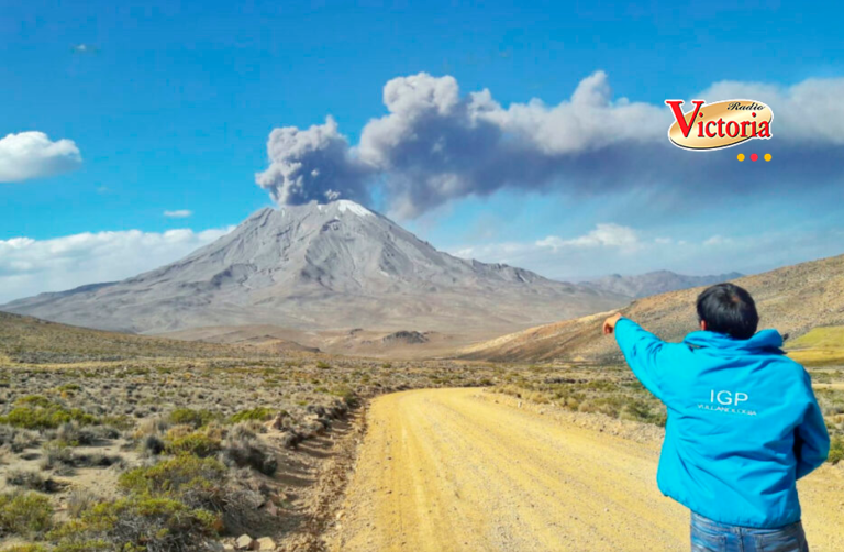 Cenizas del volcán Ubinas podrían afectar localidades en un radio de 10 km.