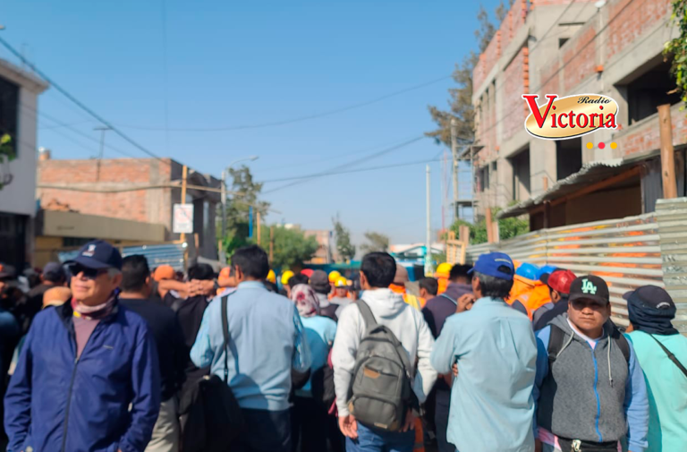 Arequipa: Trabajadores de la obra del jardín Las Malvinas protestan por la falta de pagos