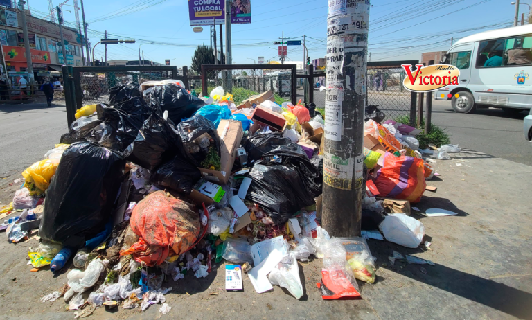 200 toneladas de basura sin recoger en Cerro Colorado por paro de trabajadores