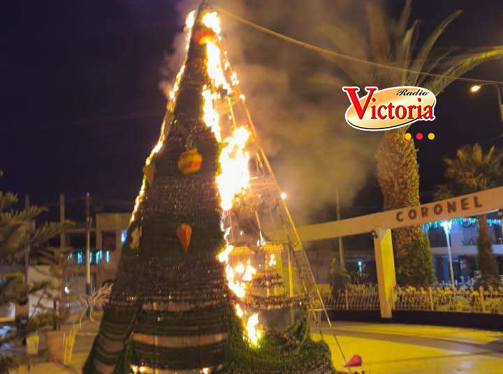 Arequipa: Incendio consume árbol de navidad en Congata