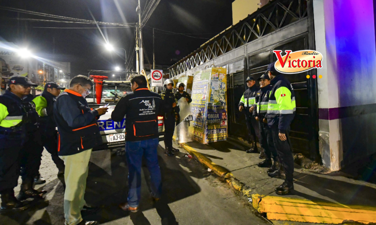 Arequipa: Obstaculizan operativo a local nocturno en la Av. Independencia