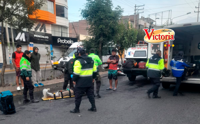 Arequipa: Vehículo impacta contra un motociclista y se da a la fuga dejándolo herido