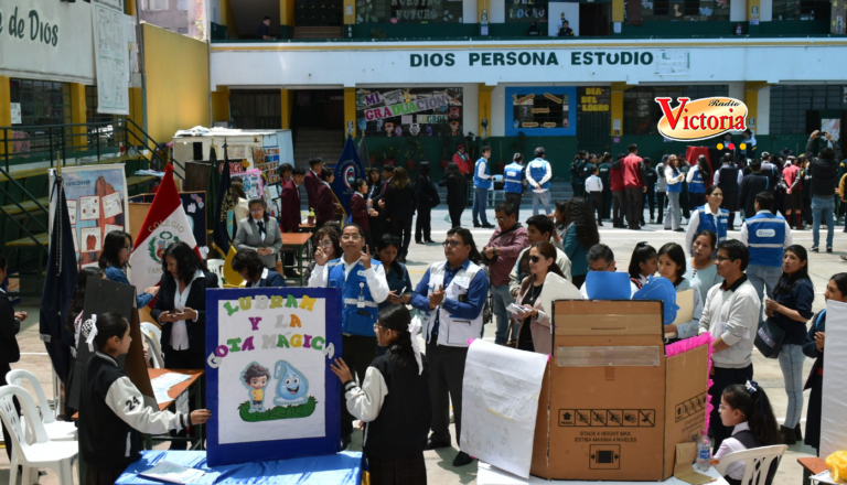 Arequipa: Escolares crean sistema para reutilizar agua del lavado de manos en los inodoros