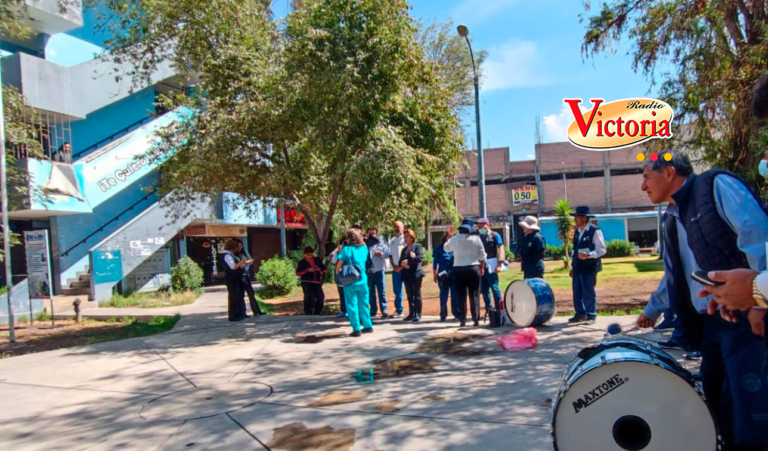 Trabajadores de la Red Arequipa-Caylloma exigen destitución de funcionaria