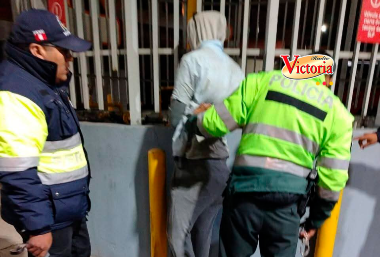 Arequipa: Extranjero es detenido por intentar incendiar vehículo en grifo de la Av. La Marina