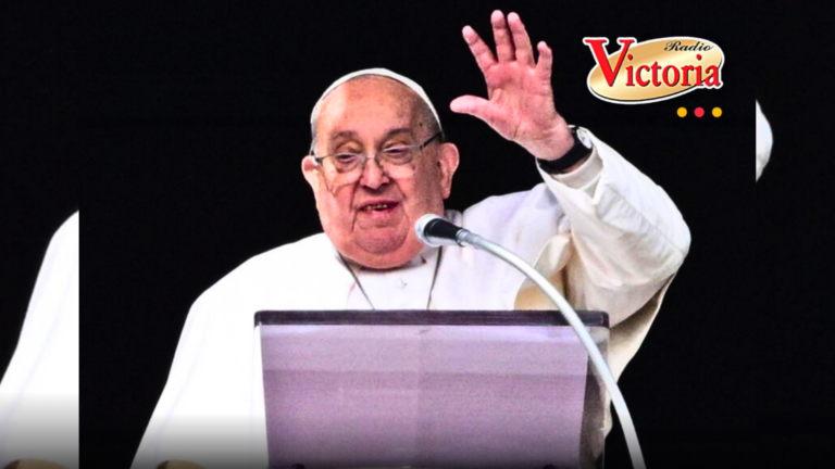 Papa Francisco recupera su salud lentamente tras grave neumonía y sigue en rehabilitación